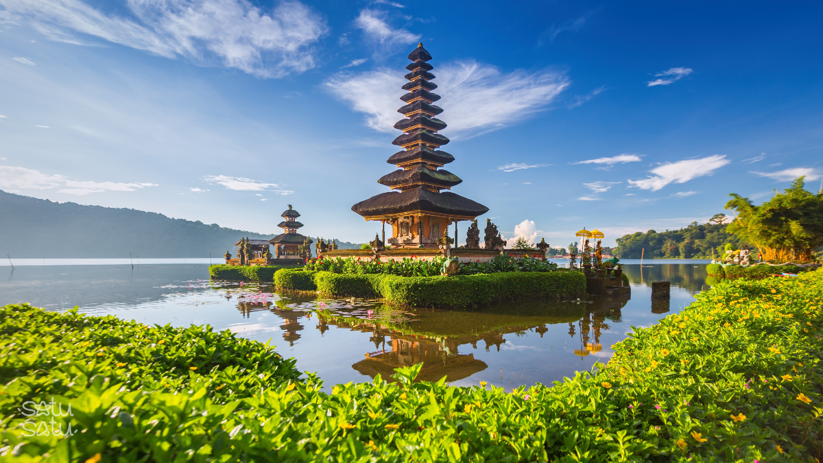 Ulun Danu Bratan Temple floating on Lake Beratan in Bedugul, Bali, surrounded by mountains and lush greenery