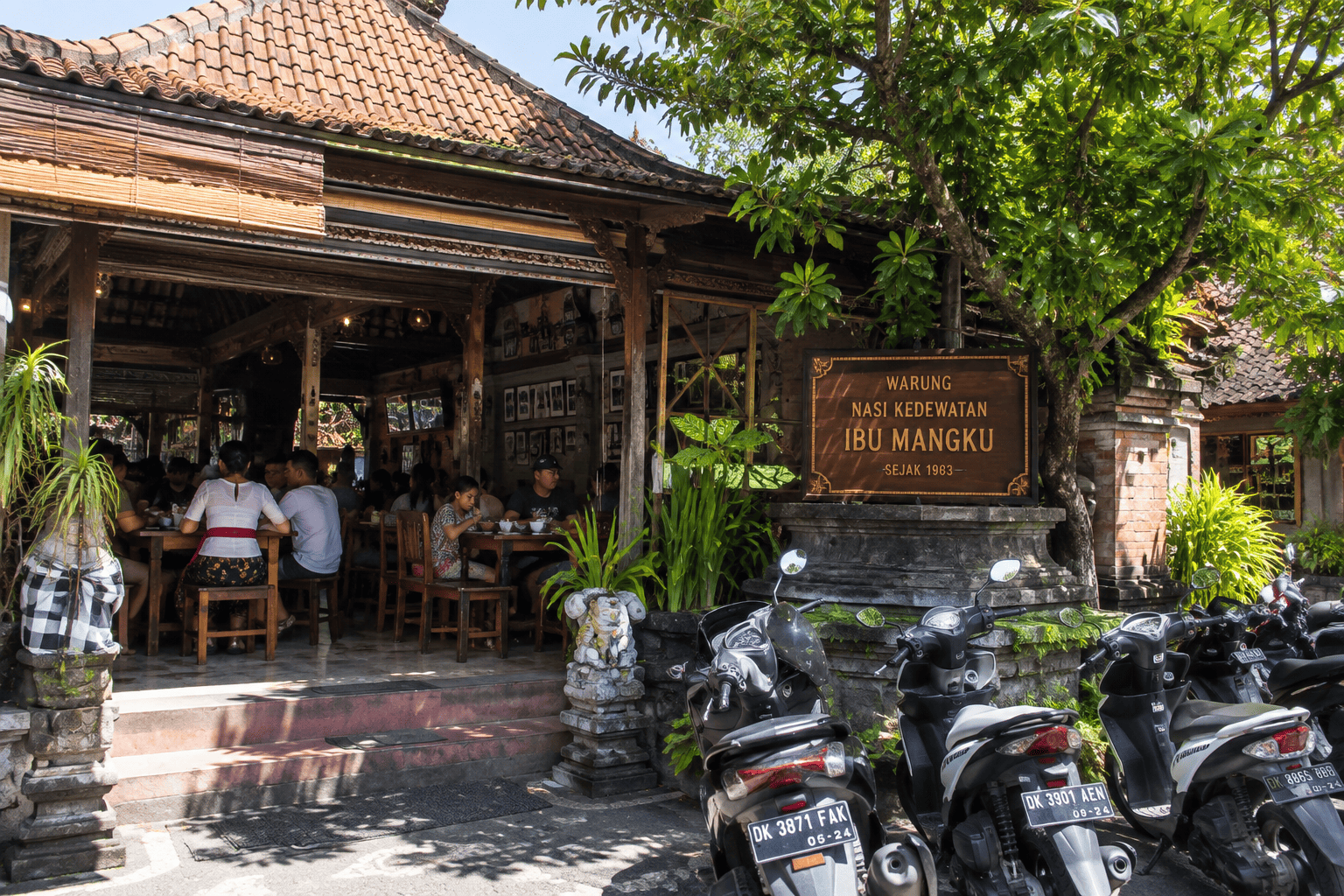 Nasi Kedewatan Ibu Mangku